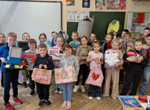 Wiosenna akcja "Dzień bez plecaka"_projektowo w klasie 1a.