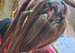 Wiosenna akcja "Dzień zwariowanej wiosennej fryzury"_klasa 1a.