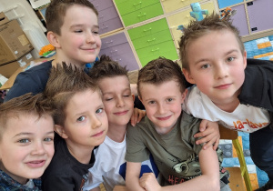 Wiosenna akcja "Dzień zwariowanej wiosennej fryzury"_klasa 1a.