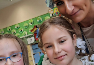 Wiosenna akcja "Dzień zwariowanej wiosennej fryzury"_klasa 1a.