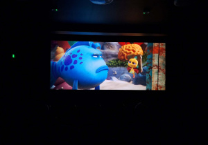 Klasa 1a z wizytą w Kinie Charlie_fragment seansu "Pan Ryba".