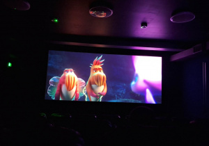 Klasa 1a z wizytą w Kinie Charlie_fragment seansu "Pan Ryba".