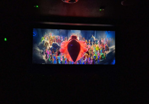 Klasa 1a z wizytą w Kinie Charlie_fragment seansu "Pan Ryba".