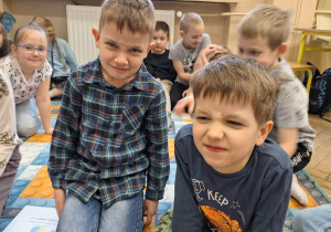 "U-ważne 5 minut!", czyli innowacyjnie w klasie 1a_praca z mimiką twarzy_pokazujemy emocje.