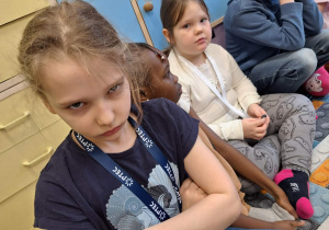 "U-ważne 5 minut!", czyli innowacyjnie w klasie 1a_praca z mimiką twarzy_pokazujemy emocje.