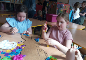 Przedświąteczne inspiracje w świetlicy szkolnej_kreatywne działania świetliczaków.