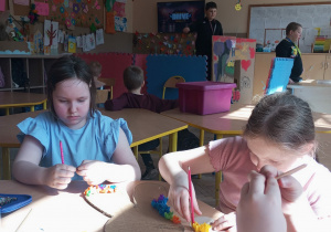 Przedświąteczne inspiracje w świetlicy szkolnej_kreatywne działania świetliczaków.