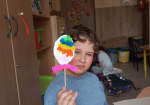 Przedświąteczne inspiracje w świetlicy szkolnej_kreatywne działania świetliczaków.