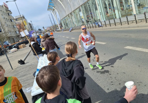 DOZ Maraton Łódź i szkolny sektor kibicowania.