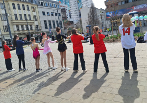 DOZ Maraton Łódź i szkolny sektor kibicowania_układ taneczny.