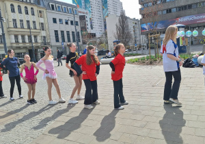 DOZ Maraton Łódź i szkolny sektor kibicowania_układ taneczny.