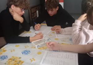 Klasa 8a w Muzeum Tradycji Niepodległościowych_warsztaty poświęcone tematyce T. Kościuszki.