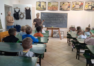 Sentymentalna podróż w czasie_klasa 1a w Muzeum Oświaty Ziemi Łódzkiej.