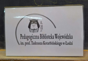 Sentymentalna podróż w czasie_klasa 1a w Muzeum Oświaty Ziemi Łódzkiej_logo Pedagogicznej Biblioteki Wojewódzkiej im. prof. T. Kotarbińskiego w Łodzi.