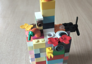 Konstrukcje LEGO, czyli kreatywność świetliczaków w roli głównej.