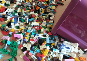 Konstrukcje LEGO, czyli kreatywność świetliczaków w roli głównej.