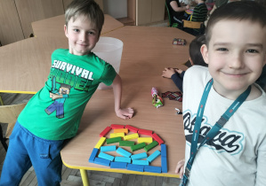 Konstrukcje LEGO, czyli kreatywność świetliczaków w roli głównej.