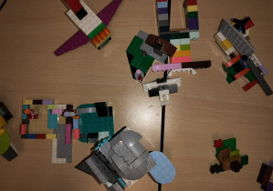 Konstrukcje LEGO, czyli kreatywność świetliczaków w roli głównej.