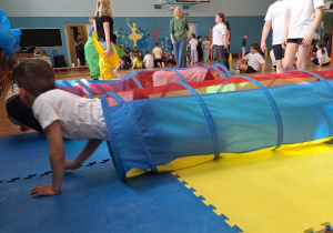 "Niebieskie Igrzyska" jako akt wrażliwości i świadomości w zakresie zaburzeń ze spectrum autyzmu_rozgrywki sportowe.