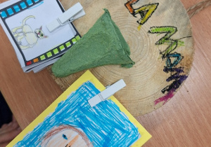 Dzień Matki w klasie 1a_twórczo i projektowo_upominek dla mamy.
