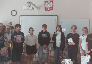Konkurs "Jeden z dziesięciu"_ed.1_przy współpracy z UŁ_pamiątkowe zdjęcie laureatów konkursu.
