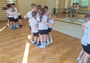 "Razem możemy więcej!"_zajęcia integracyjne w klasie 2a.