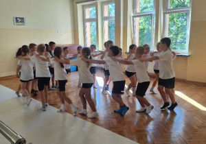 "Razem możemy więcej!"_zajęcia integracyjne w klasie 2a.