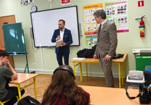 Spotkanie z adwokatem i wicedziekanem w klasach ósmych.
