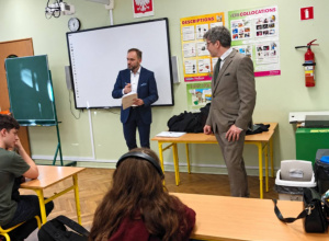 Spotkanie z adwokatem i wicedziekanem w klasach ósmych.