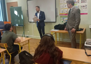 Spotkanie z adwokatem i wicedziekanem w klasach ósmych.