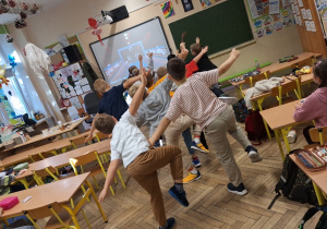 "Ruchome Posągi", czyli innowacyjnie z treningiem uważności w klasie 2a.