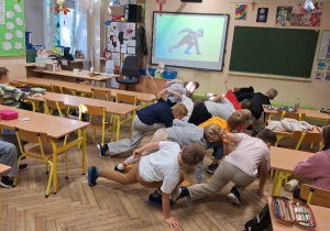"Ruchome Posągi", czyli innowacyjnie z treningiem uważności w klasie 2a.