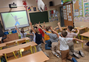 "Ruchome Posągi", czyli innowacyjnie z treningiem uważności w klasie 2a.