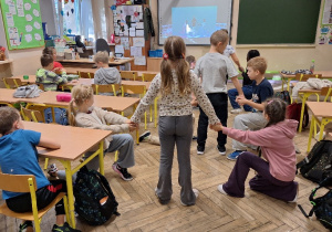 "Ruchome Posągi", czyli innowacyjnie z treningiem uważności w klasie 2a.