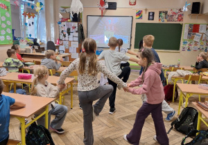 "Ruchome Posągi", czyli innowacyjnie z treningiem uważności w klasie 2a.