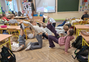 "Ruchome Posągi", czyli innowacyjnie z treningiem uważności w klasie 2a.