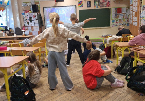 "Ruchome Posągi", czyli innowacyjnie z treningiem uważności w klasie 2a.
