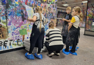 Niezwykła lekcja arteterapii! Klasa 2a w Studio Pana Kleksa.