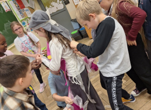 Dzień Dziewczyny_czyli uważne relacje w klasie 2a.