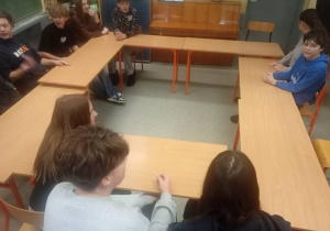 Samorząd w praktyce – nietypowa lekcja WOS-u w klasie 8b.