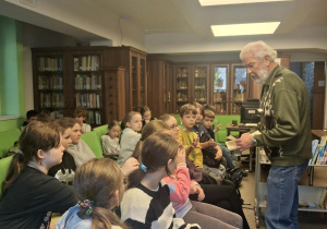 Klasa 4b w Wojewódzkiej Bibliotece Publicznej - Muzeum Książki Dziecięcej.