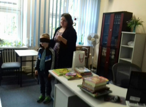 Klasy pierwsze odwiedzają Pedagogiczną Bibliotekę Wojewódzką