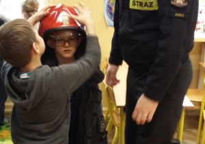 Wizyta strażaka w klasach 1A 1B