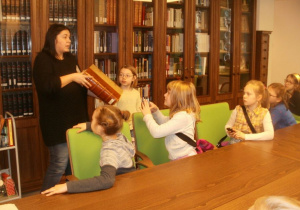 Wizyta klasy III A w Wojewódzkiej Bibliotece Publicznej