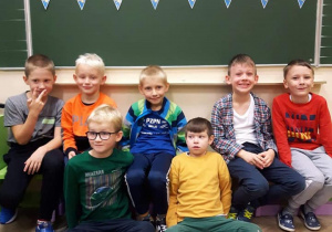 Uczniowie klasy 1a podczas klasowych obchodów Dnia Chłopaka
