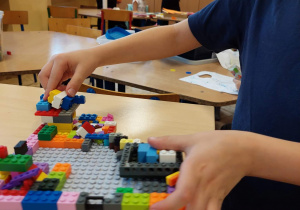 Tworzenie konstrukcji z klocków LEGO