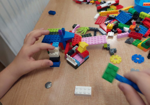 Tworzenie konstrukcji z klocków LEGO
